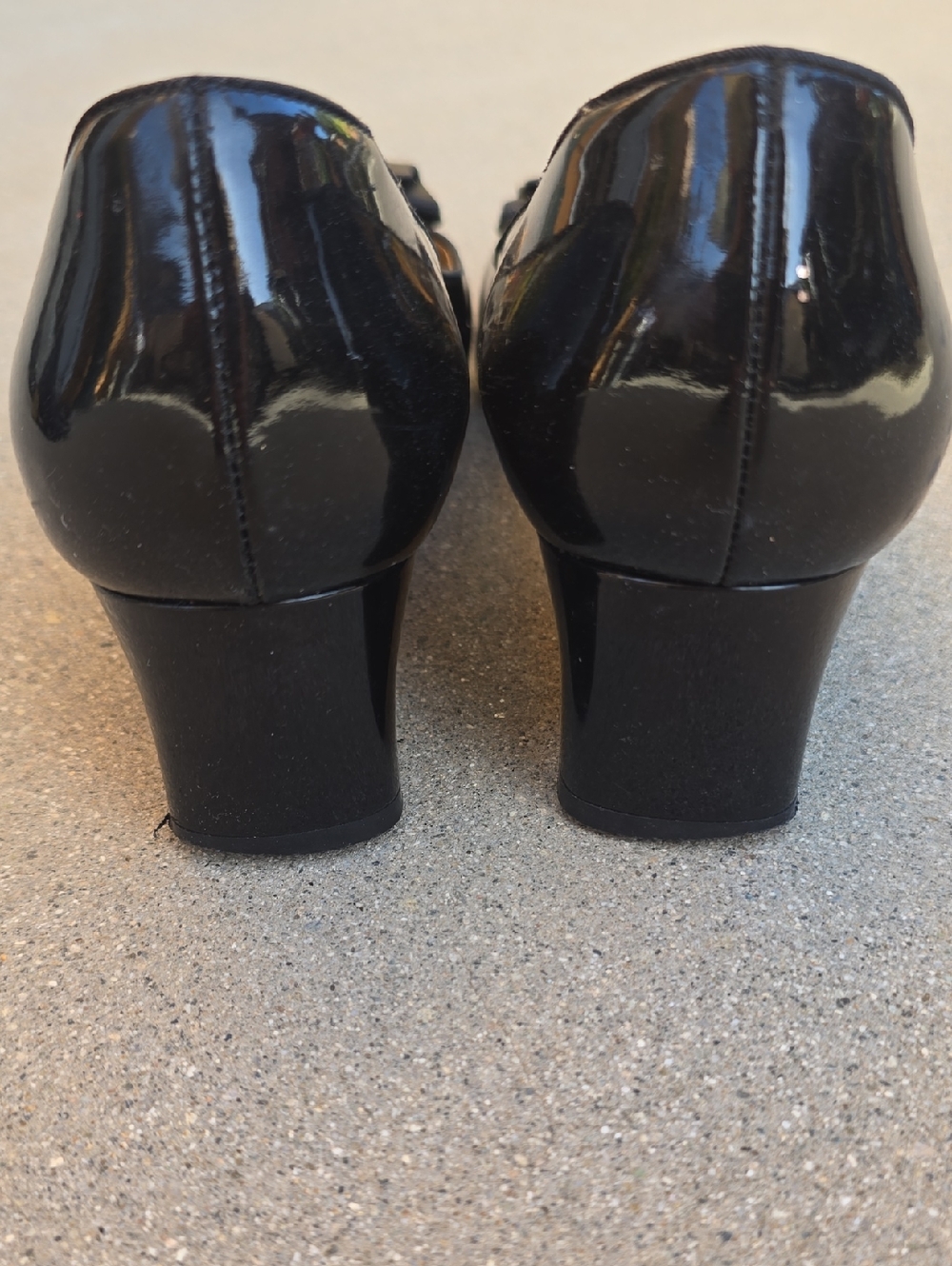 Salvatore Ferragamo Black Patent Vara Bow Block Heels Size 9 - Picture 4 of 13